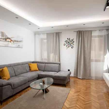 Apartment Grey U Centru Pule, Blizina Mora Pula