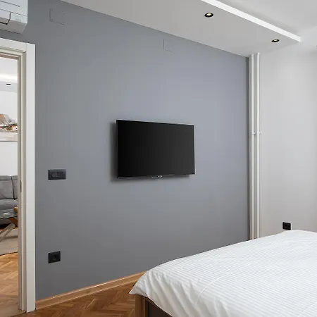 Grey U Centru Pule, Blizina Mora Apartment
